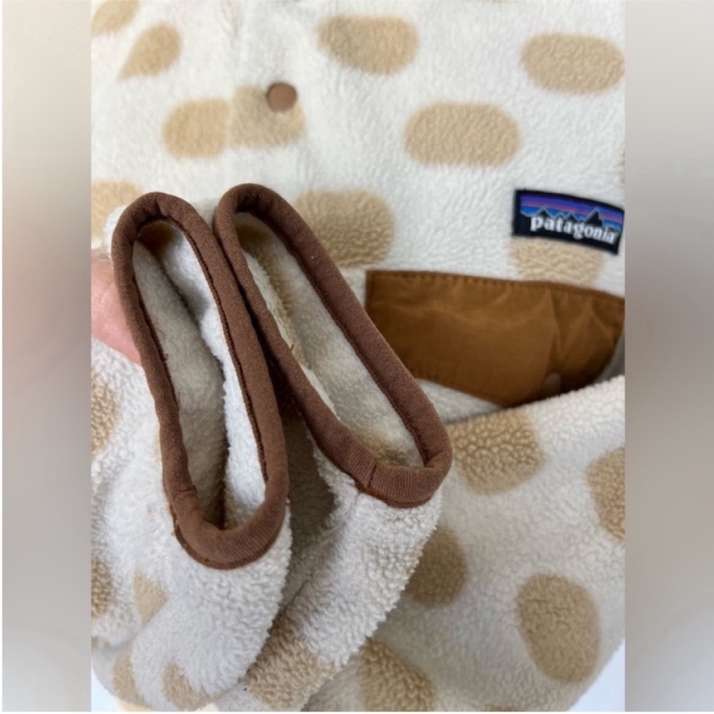 Patagonia Polka Dot Snap T Synchilla Fleece Pullover
Cream, Beige and Brown - Picture 7 of 10